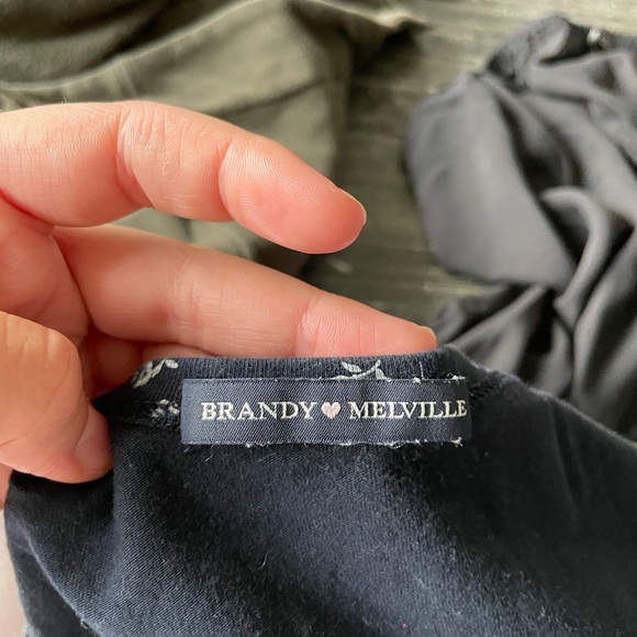 Vneck navy flower shirt - Picture 3 of 3